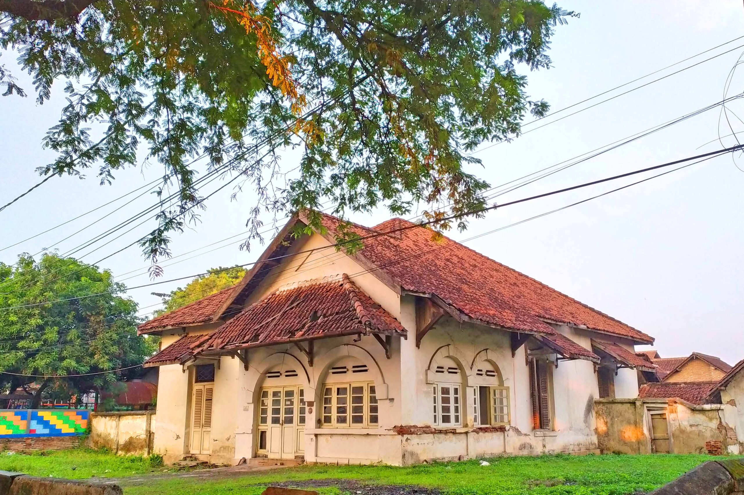 Tentang Rumah dan Kita yang Mendiaminya - Carèta Embuk